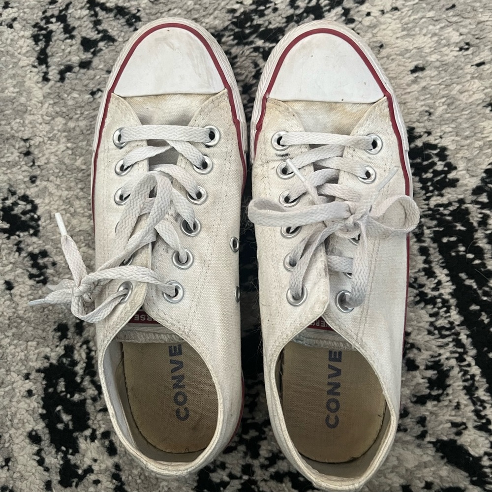 Women’s size 7 converse